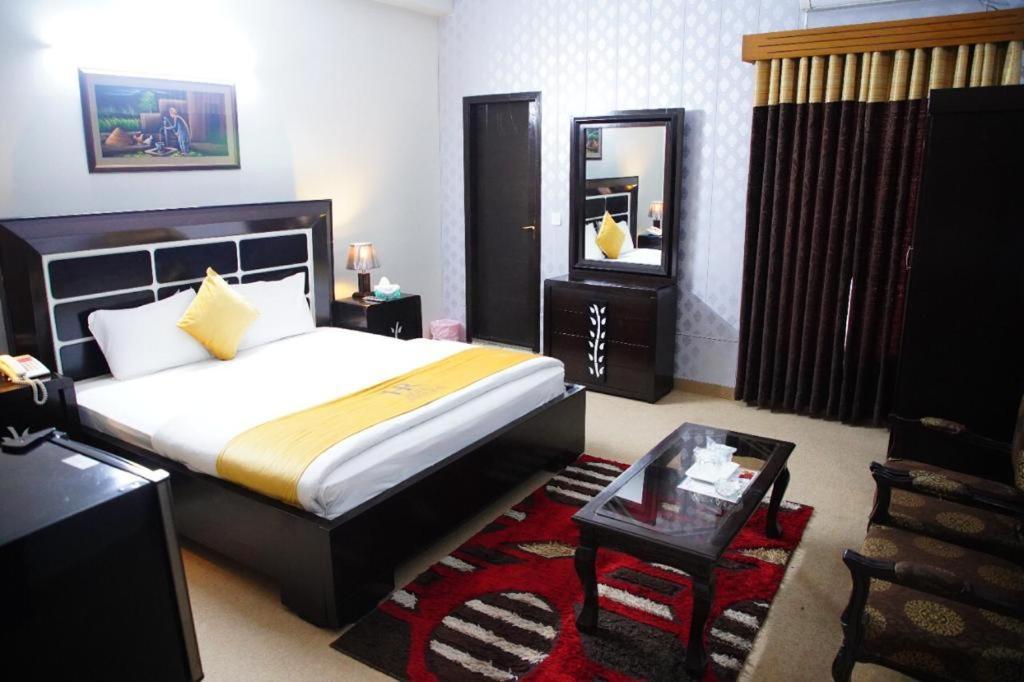 Hotel Red Line Islamabad Bagian luar foto