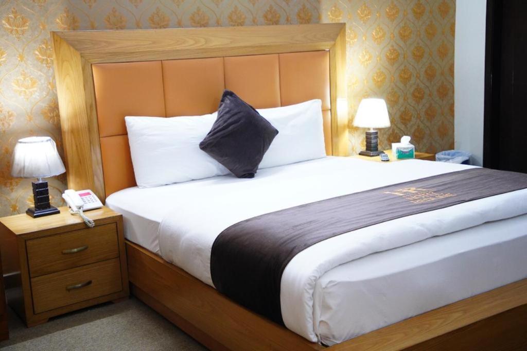 Hotel Red Line Islamabad Bagian luar foto