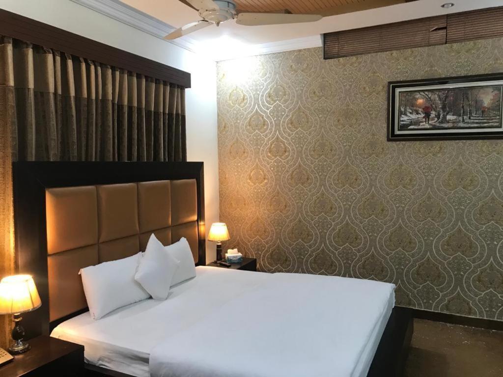 Hotel Red Line Islamabad Bagian luar foto